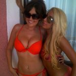 Belle brune à la chatte épilée