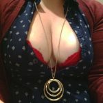 Une Cougar sexy adore être niquée dans toutes les positions